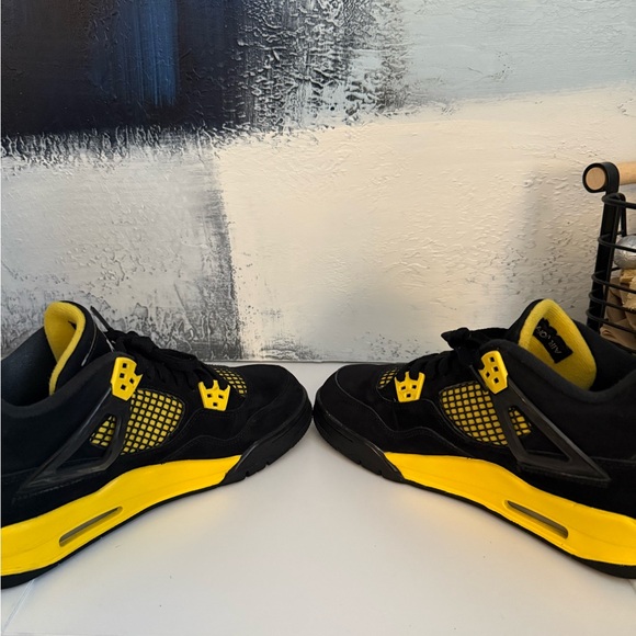 Jordan 4 Retro Thunder Black Yellow GS Size 6.5Y / Women’s 8 - Picture 4 of 7